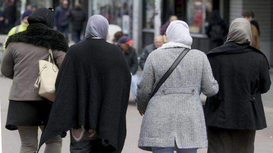 Austrian parliament approves headscarf ban in schools