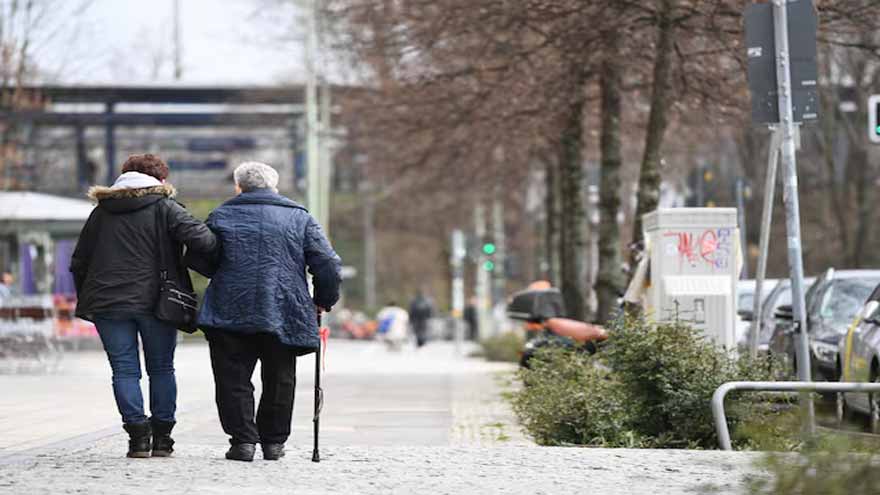 Ageing Germany set to get smaller and older, says stats office