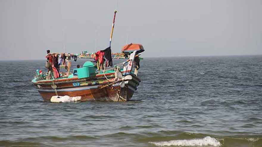 India arrests 11 Pakistani fishermen, seizes their boat