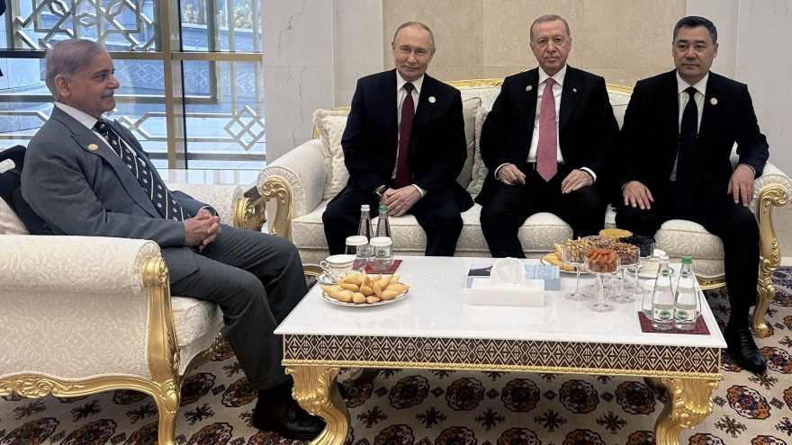 PM Shehbaz steals spotlight at Turkmenistan Peace Forum with key global meetings