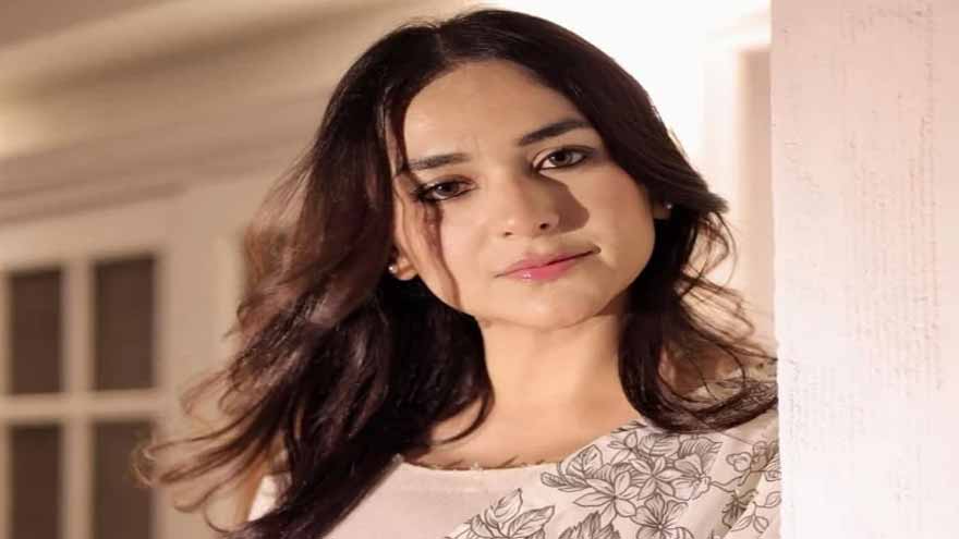 Yumna Zaidi faces backlash over bold outfit at Lux Style Awards