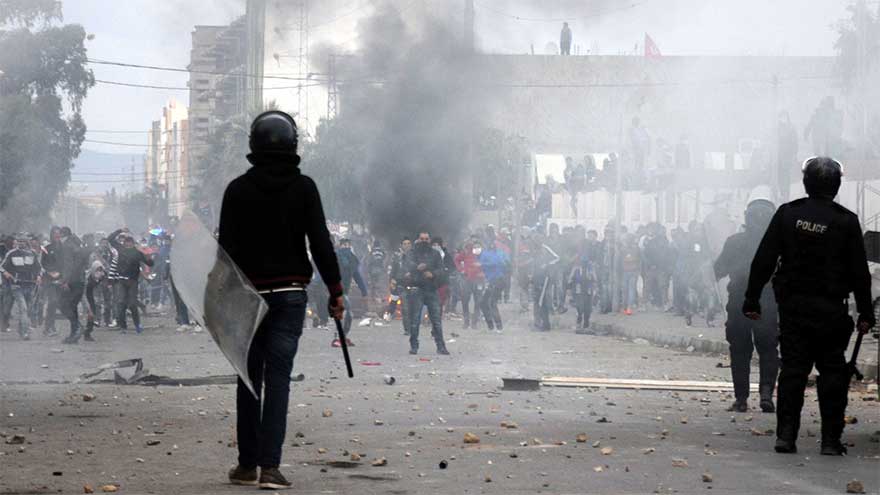 Tunisian police clash with youths in Kairouan after man's death