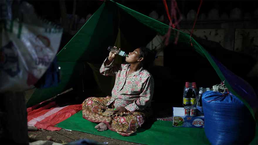 After fleeing fighting, Cambodian woman fears giving birth in border camp