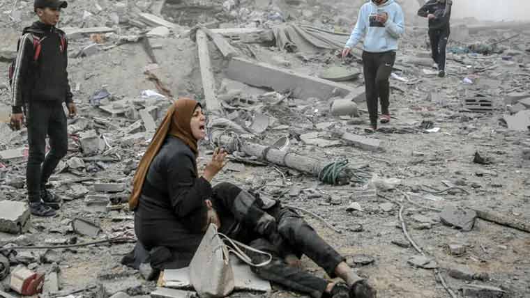 تمام دعوے اور معاہدے نظر انداز، فلسطینیوں کا 2025 بھی پیاروں کی لاشیں اٹھاتے گزر گیا