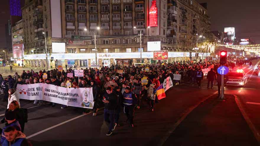 Thousands of Romanians protest against judicial abuses