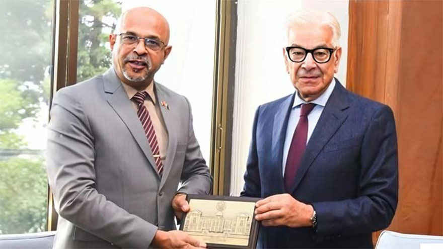 Sri Lankan High Commissioner calls on Defence Minister