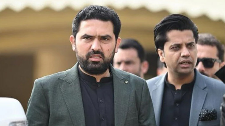 سہیل آفریدی کا لیڈی ریڈنگ ہسپتال پشاور کا اچانک دورہ، شہریوں کی شکایات پر نوٹس