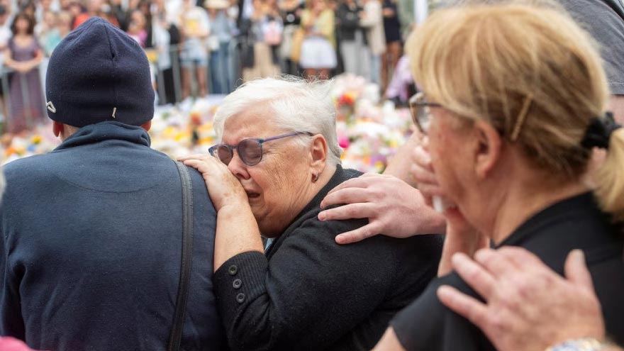 Bondi gunmen were inspired by Islamic State, had travelled to the Philippines, Australia police say