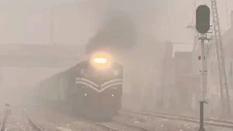 دھند کے باعث مختلف شہروں کو روانہ ہونیوالی ٹرینوں کا نیا شیڈول جاری