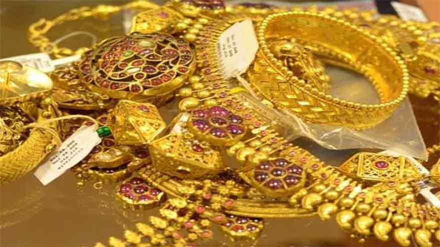 Gold prices drop by Rs4,000 per tola