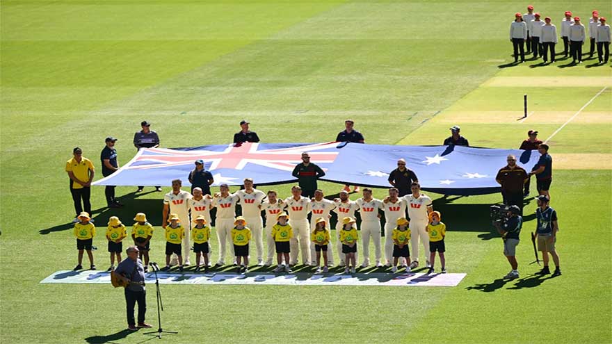 Players pay tribute to Bondi victims at Ashes Test
