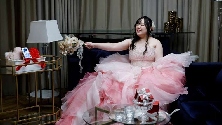 جاپانی خاتون نے اپنے تخلیق کردہ اے آئی پارٹنر سے شادی کرلی