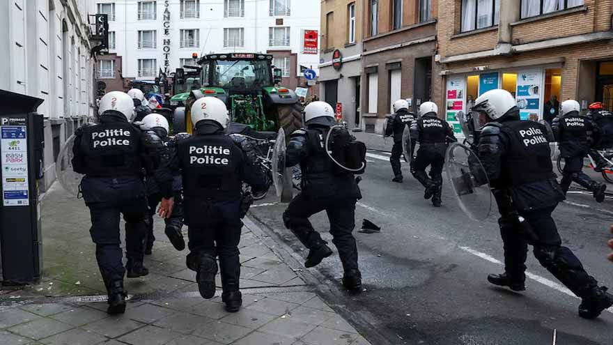 Belgian farmers in anti-trade protest clash with police