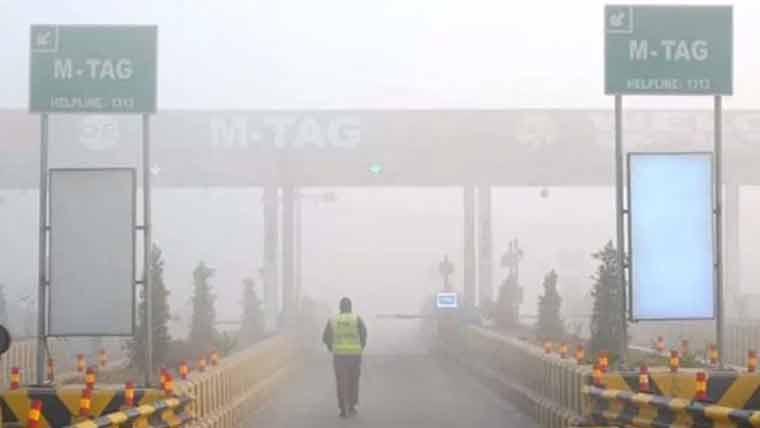 مختلف شہروں میں دھند کے ڈیرے، حدنگاہ شدید متاثر، موٹرویز متعدد مقامات سے بند 