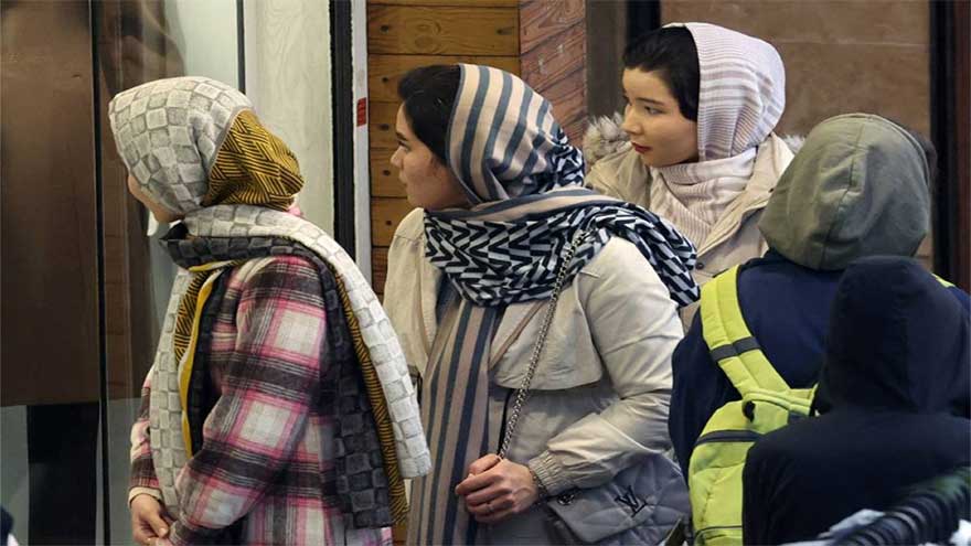 Have Iran's authorities given up on the mandatory hijab?