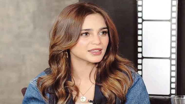 فجر کی نماز کے وقت مرحومہ والدہ کے لیے دھن ملی، آئمہ بیگ