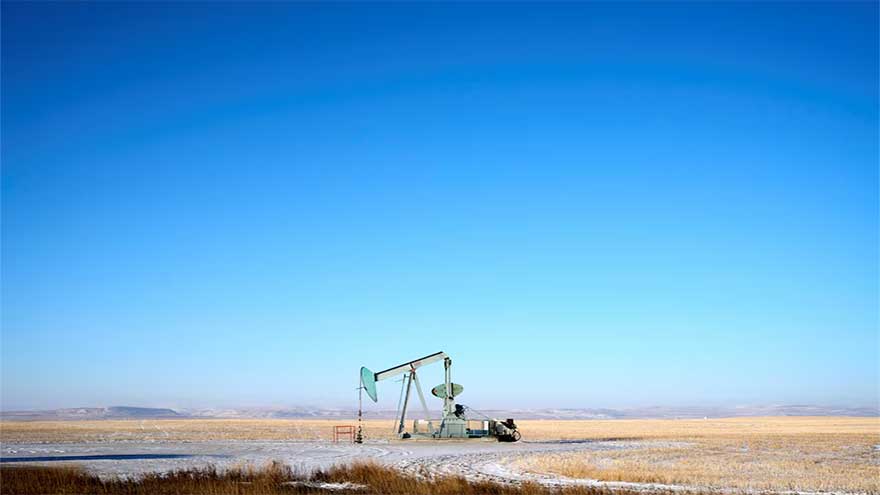 Oil set for second straight weekly decline on supply outlook