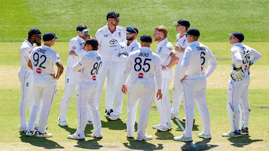 Australia all out for 349, set England 435 to win 3rd Ashes Test