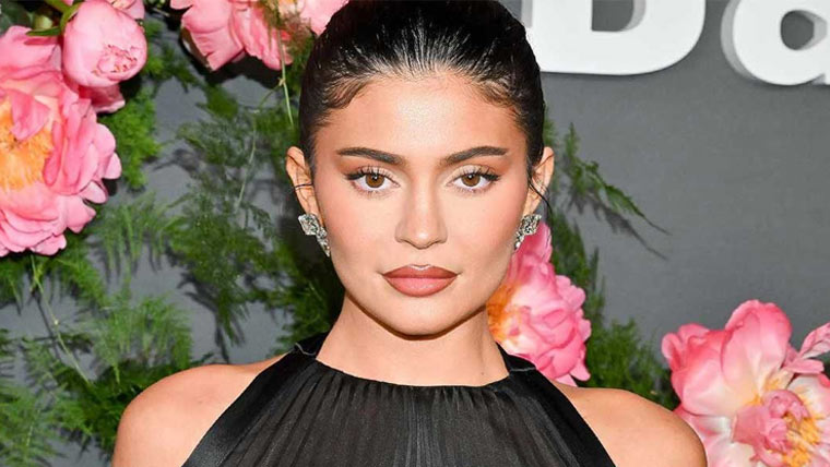 کائلی جینر کا گھر میں پرُاسرار آوازیں آنے کا انکشاف، مداح پریشان 