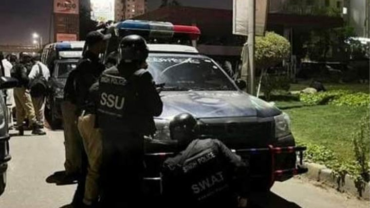 کراچی: مختلف علاقوں میں مبینہ پولیس مقابلے، 5 ڈاکو زخمی حالت میں گرفتار