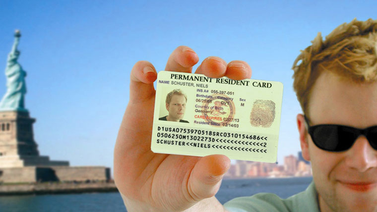 ٹرمپ انتظامیہ کا گرین کارڈ لاٹری پروگرام معطل کرنے کا اعلان