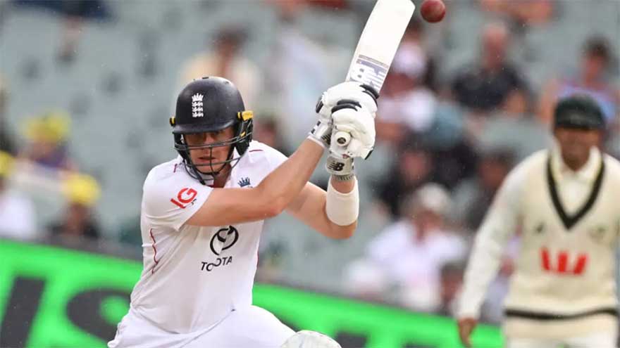 Australia beat England by 82 runs and retain Ashes