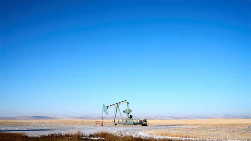 Oil prices climb as US blocks Venezuelan tankers, eyes on Russia-Ukraine talks