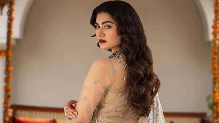 اداکارہ اور ماڈل حنا آفریدی نے منگی کا اعلان کردیا