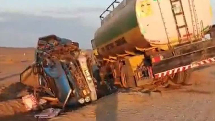 11 killed, six injured in van, oil tanker collision in Chaghi