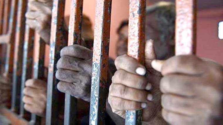 شہر قائد میں پولیس مقابلہ، 3 ملزم زخمی حالت میں گرفتار