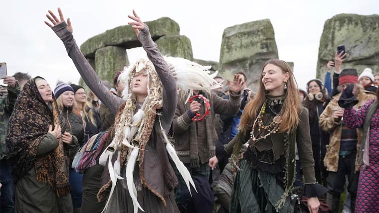 سال کی طویل ترین رات سوتے ہوئے گزار دی، آج مختصر ترین دن کا لطف اٹھائیں 