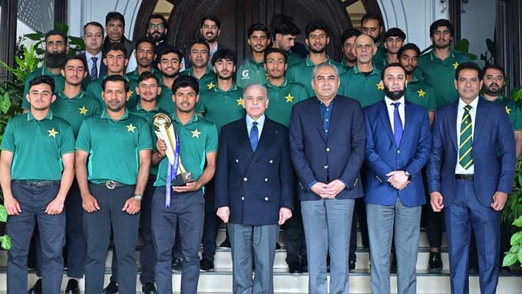 وزیراعظم سے انڈر 19کرکٹ ٹیم کی ملاقات، ایک ایک کروڑ روپے انعام کا اعلان
