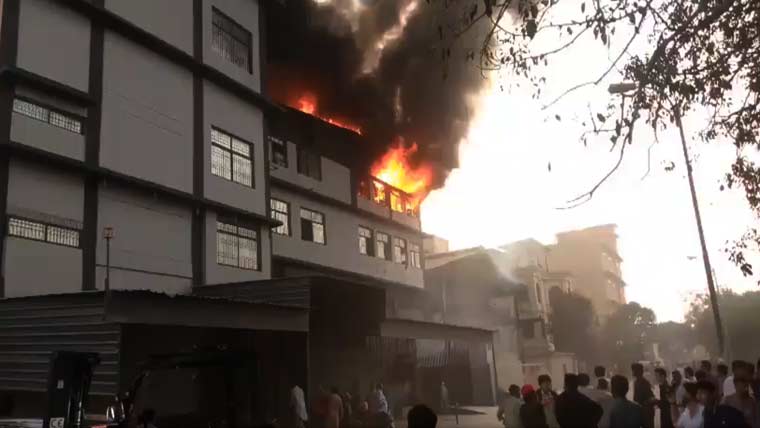 کراچی:  فیکٹری میں لگی آگ پر قابو پا لیا گیا، کولنگ کا عمل جاری 