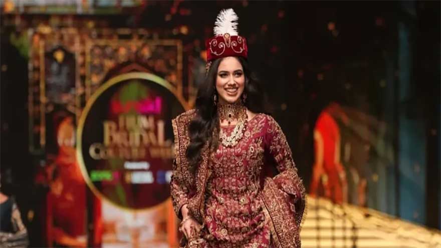 Alina Amir gets trolled over bizarre attempt to grab attention at bridal show