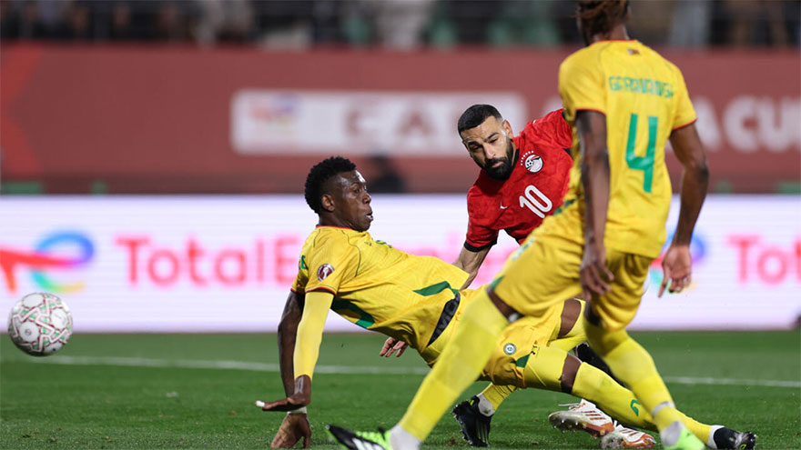 Salah snatches added-time winner for Egypt after Zimbabwe scare