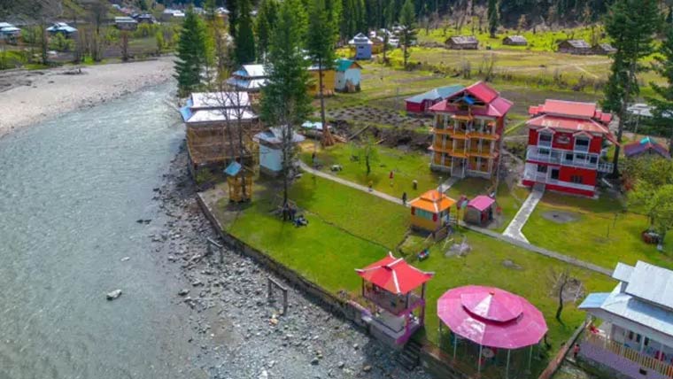 آزاد کشمیر میں نیا ریکارڈ قائم، 2025 میں 15 لاکھ سے زائد سیاحوں کی آمد