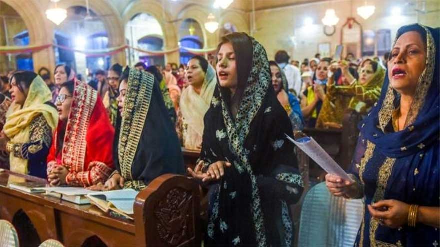 Christians worldwide celebrate Christmas with enthusiasm 