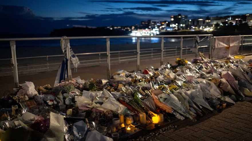 Christmas celebrations muted at Bondi as Australians grieve after deadly shooting