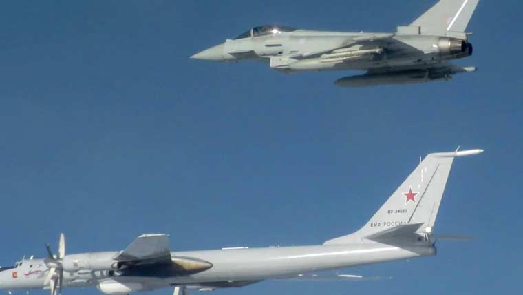 برطانیہ کی فضاؤں میں روسی بمبار طیاروں ٹی یو 95 کی پروازیں
