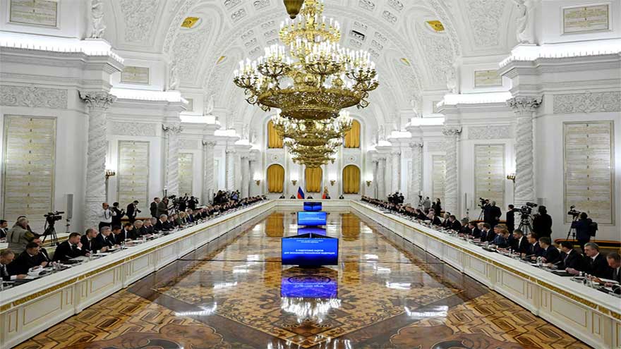 Putin indicated Russia could be open to territory swap as part of Ukraine deal, Kommersant says