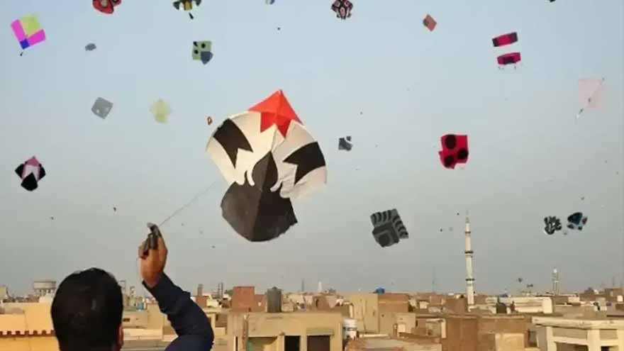 Punjab govt announces free bus, rickshaw service in Lahore during Basant days