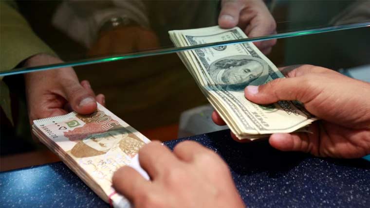 امریکی ڈالر کی تنزلی کا سلسلہ جاری، انٹربینک میں قیمت مزید گر گئی