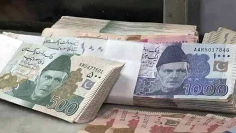 ایمانداری کی اعلیٰ مثال، ریلوے پولیس نے 38 لاکھ کی رقم بحفاظت مسافر کو واپس کر دی