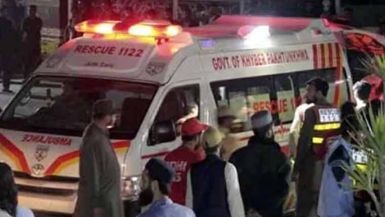 دیر بالا: ڈمپر نے 3 گاڑیوں کو روند ڈالا، 2 افراد جاں بحق، 5 زخمی