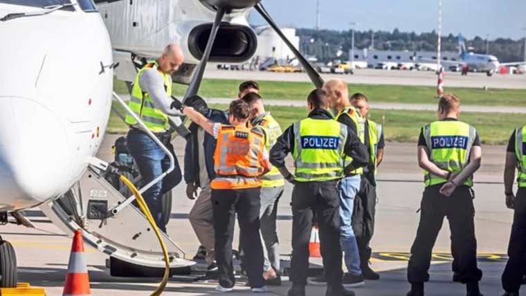 جرمنی نے ایک اور افغان تارک وطن کو ملک بدر کردیا