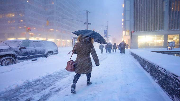 امریکا میں کرسمس کی تعطیلات کے دوران شدید برفانی طوفان، ہزاروں پروازیں منسوخ
