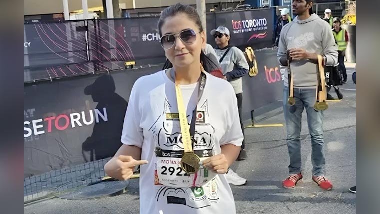 پاکستانی صحافی مونا خان نے لندن میراتھن میں گنیز ورلڈ ریکارڈ قائم کر دیا