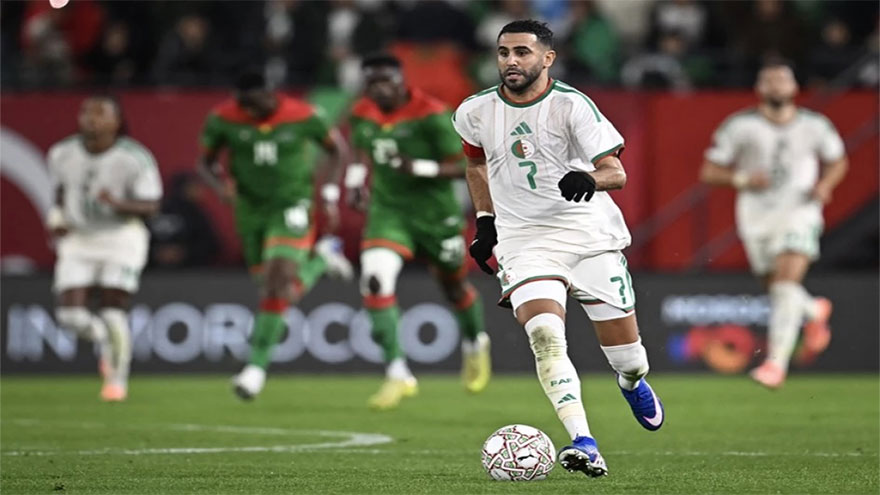 Mahrez penalty takes Algeria through to Cup of Nations last 16