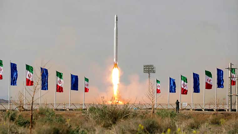 ایران نے مقامی طور پر تیار کردہ 3 سیٹلائٹس خلا میں بھیج دیئے