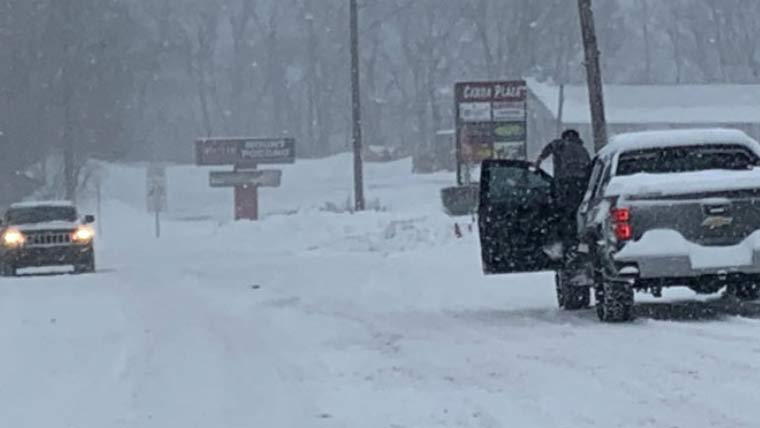 امریکا کی متعدد ریاستوں میں شدید سردی، برفباری، ہزاروں پروازیں متاثر